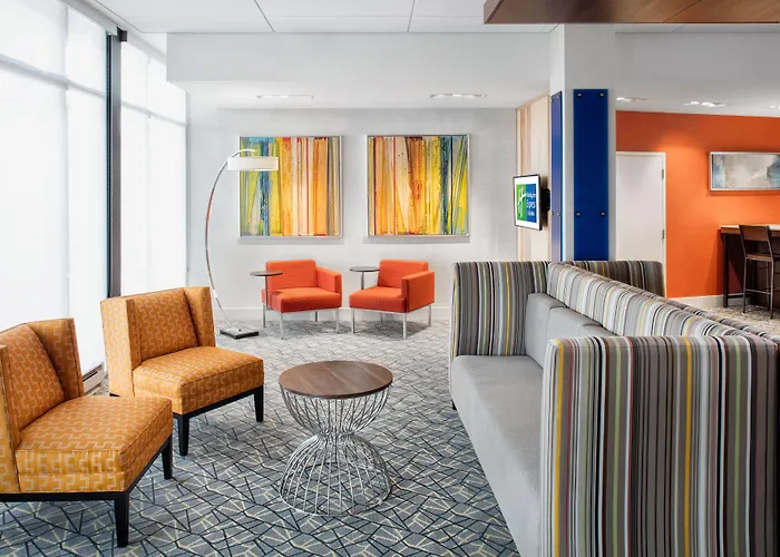 Express East - Riverfront By Ihg Hotel 3*