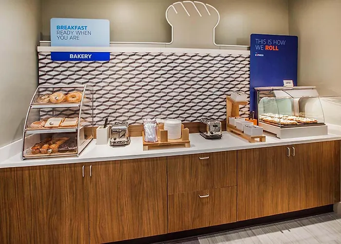 Express East - Riverfront By Ihg Hotel Peoria