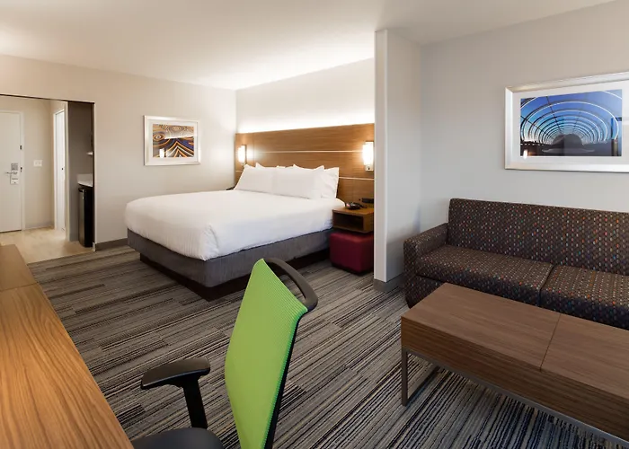 Express East - Riverfront By Ihg Hotel