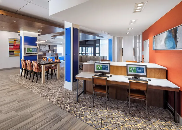 Отель Express East - Riverfront By Ihg Пеория