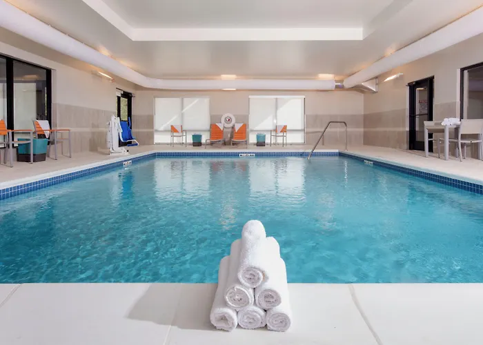 Express East - Riverfront By Ihg Отель Пеория