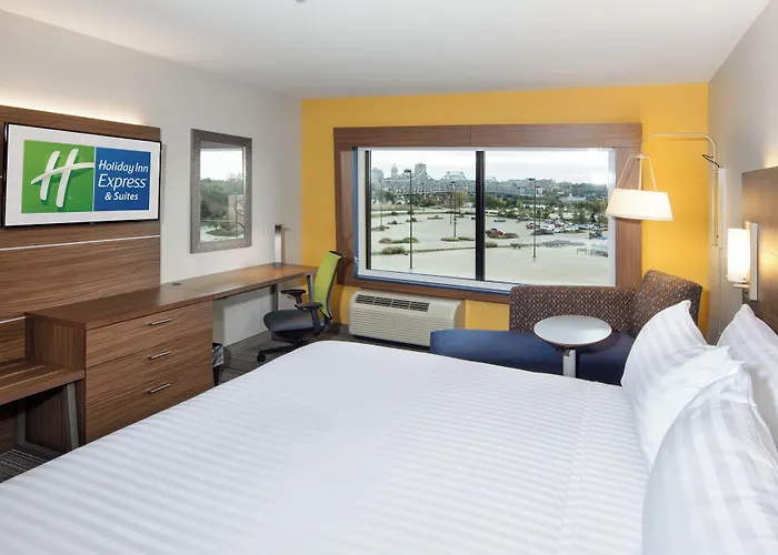 Отель Express East - Riverfront By Ihg 3*
